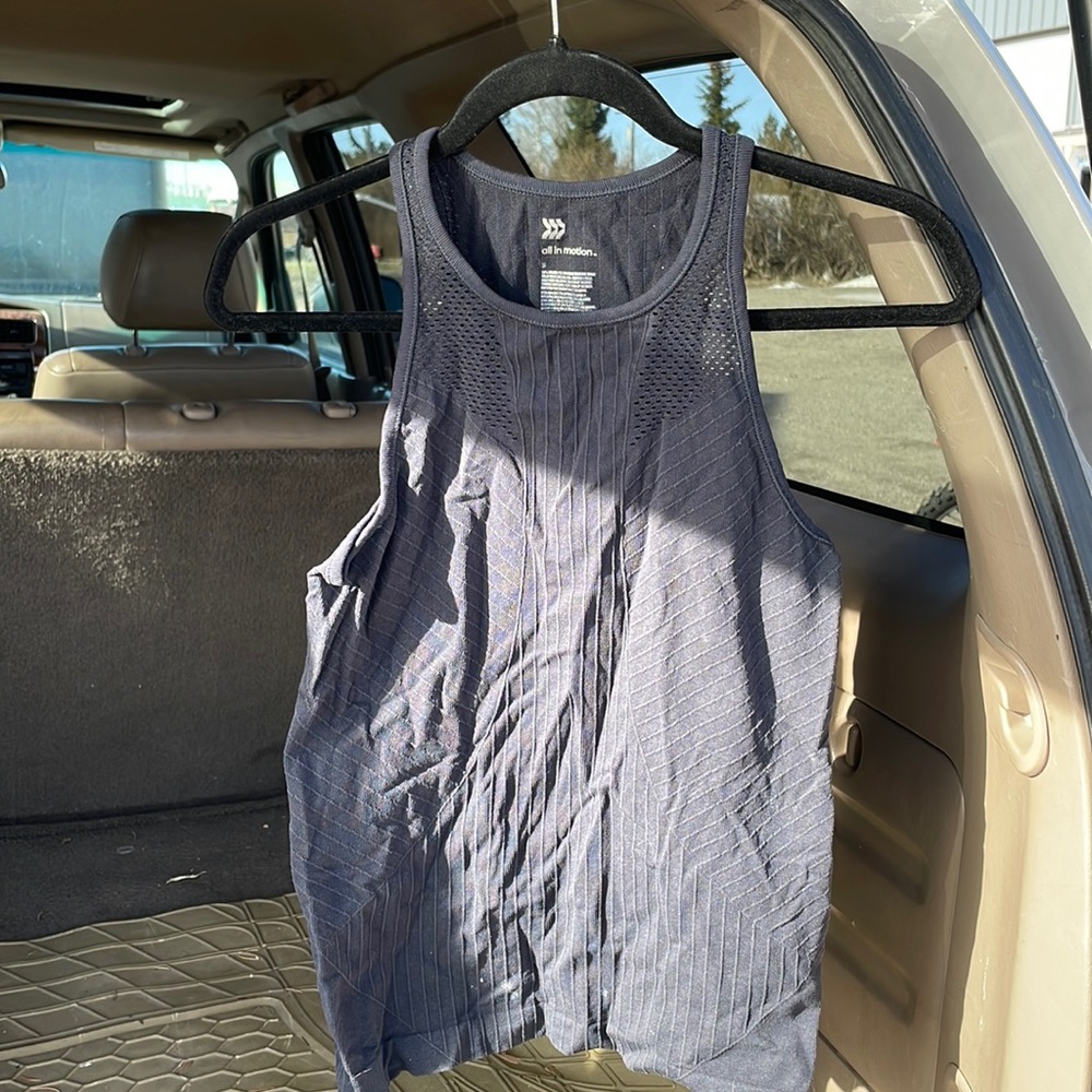 Women’s workout tank top